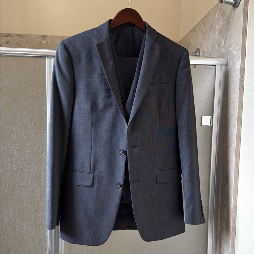 Men's Bar III 3 piece suit slim fit